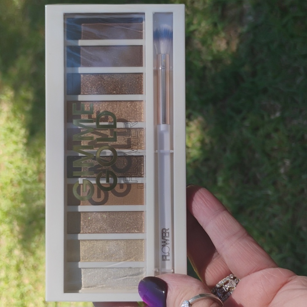 Buy It Now Price Flower NEW 10 Gimme Gold Eye Shadow Pallet Disc. Shipping - Picture 2 of 3